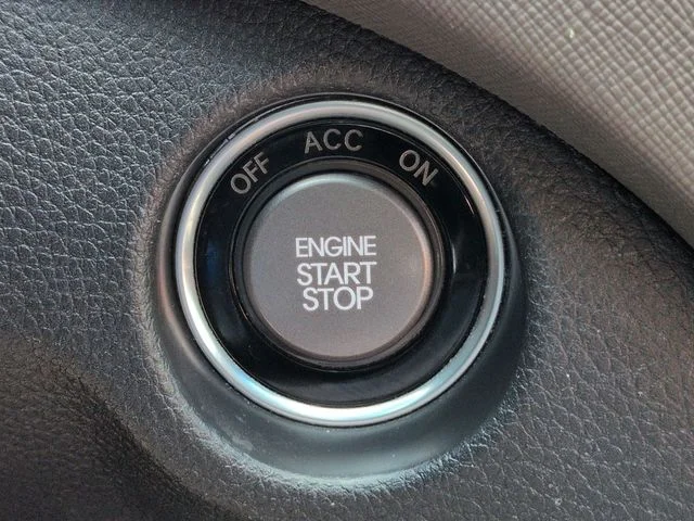 Used 2014 Black Hyundai Base image 16