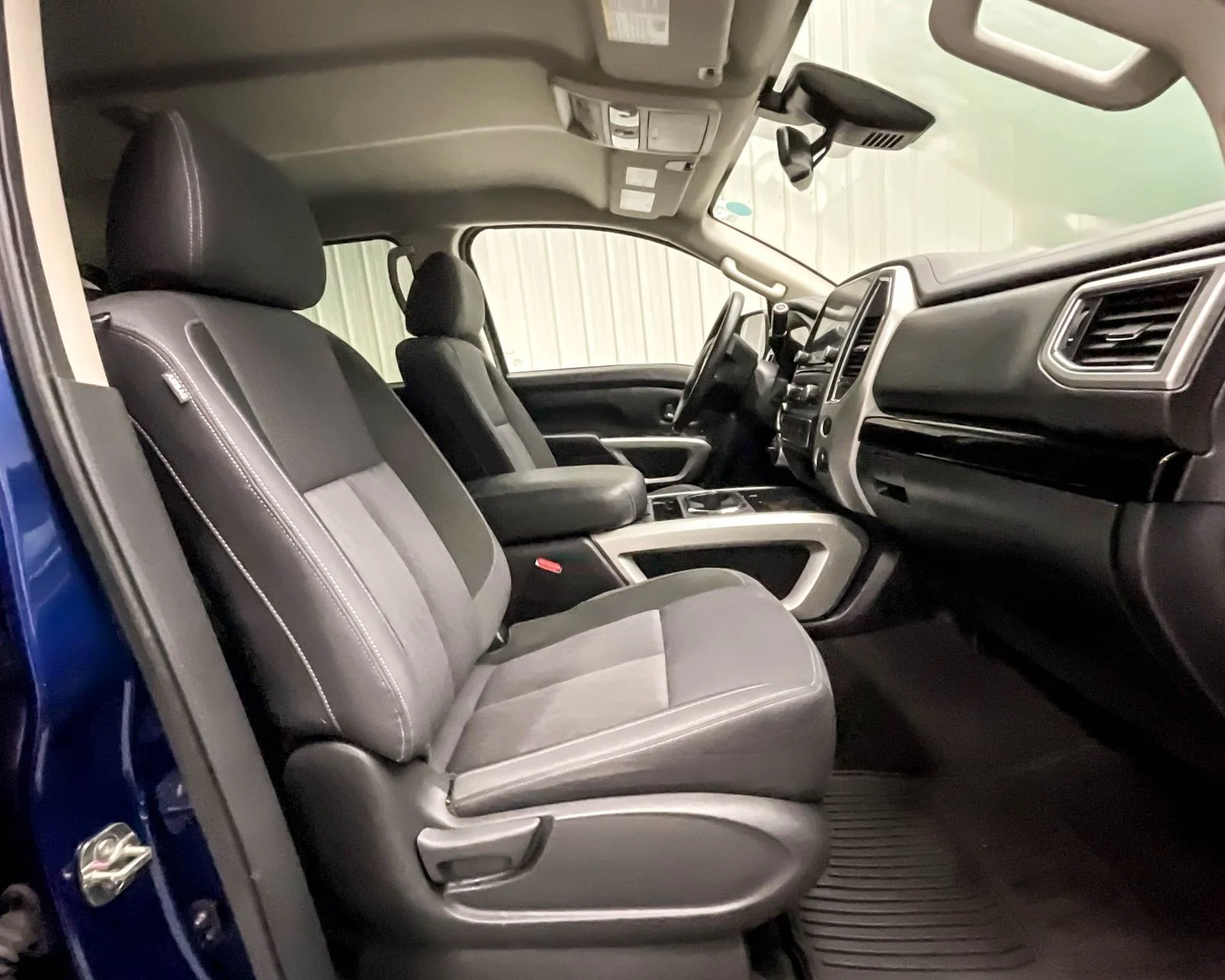 Used 2021 Blue Nissan SV image 15