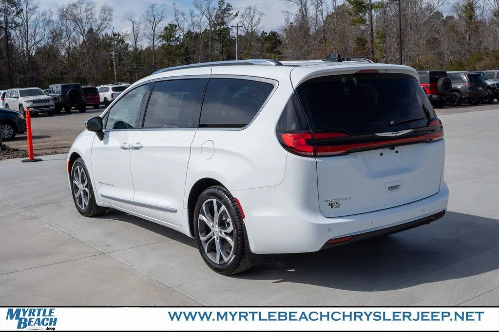 New 2026 Bright White Clear-Coat Exterior Paint Chrysler Pinnacle image 4