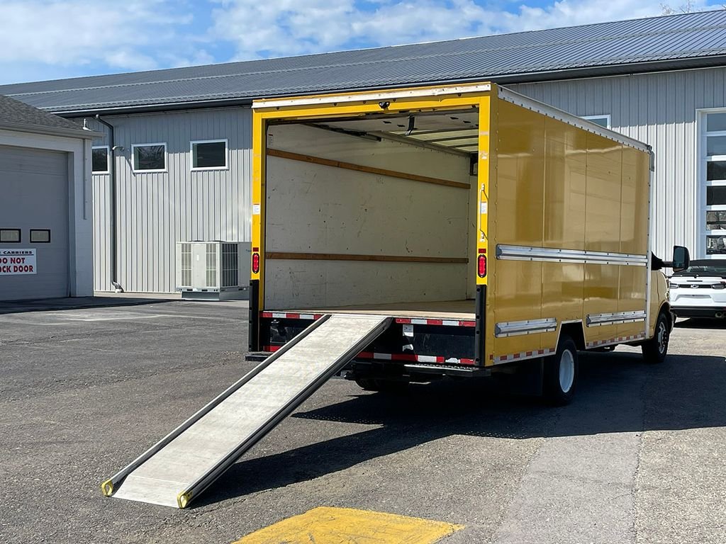 Used 2021  GMC Work Van image 16