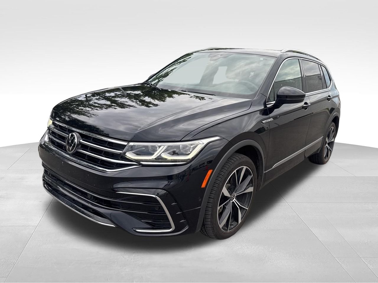 2022 Volkswagen Tiguan 2.0T SEL R-Line 4Motion's photo