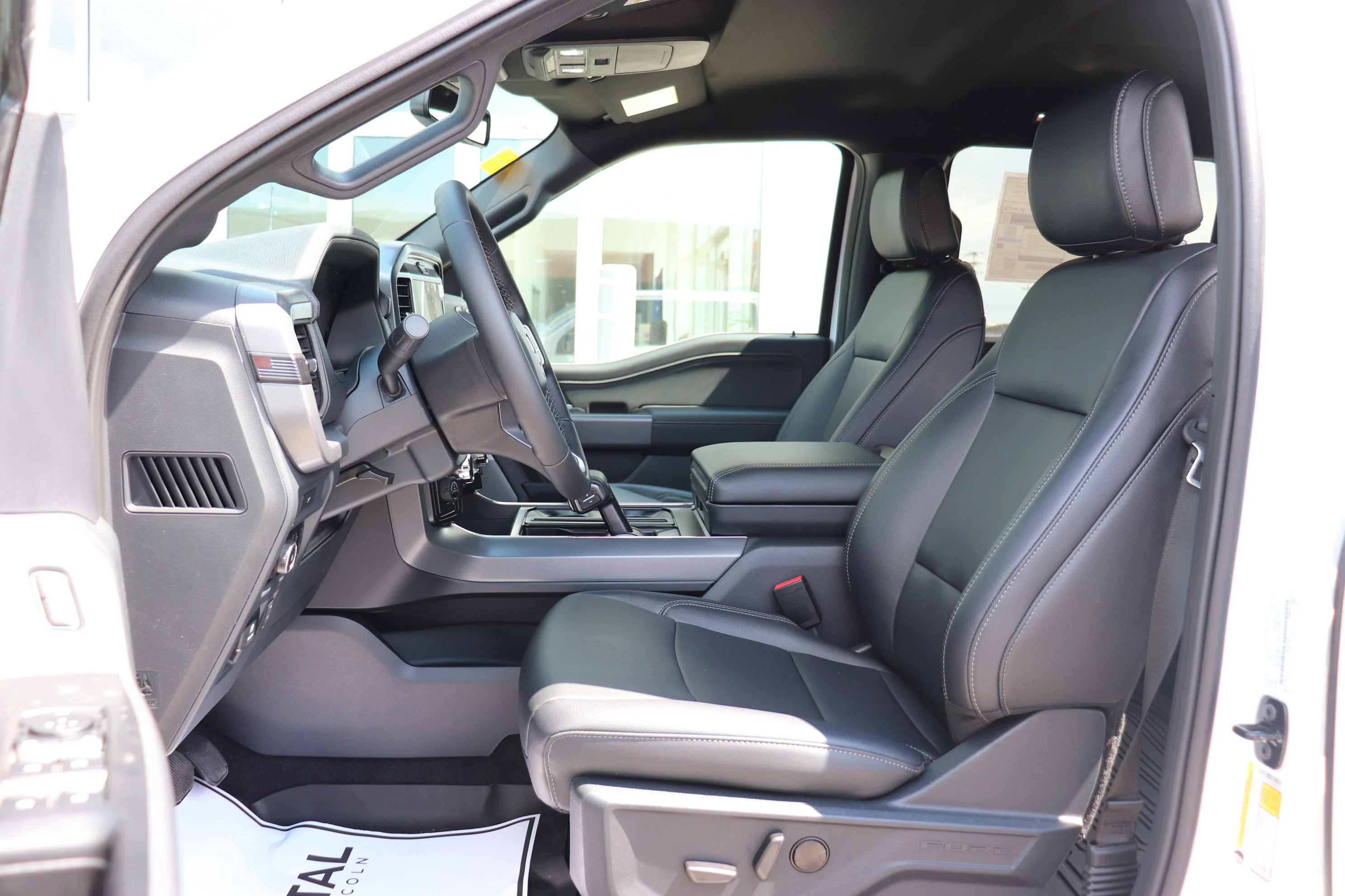 New 2026 OXFORD WHITE Ford XLT image 9