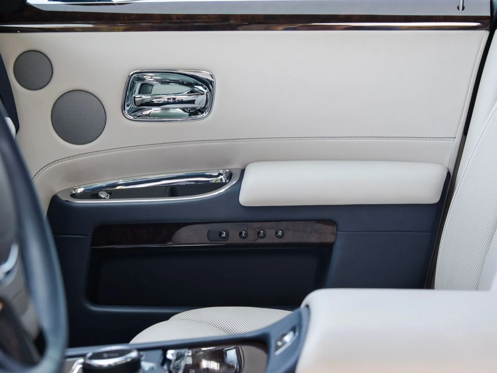 Certified Used 2016 Midnight Sapphire Rolls-Royce  image 9