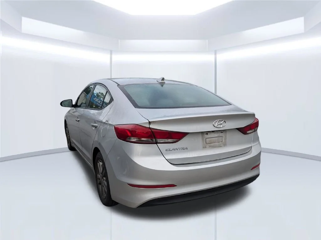 Used 2018 Silver Hyundai SEL image 2