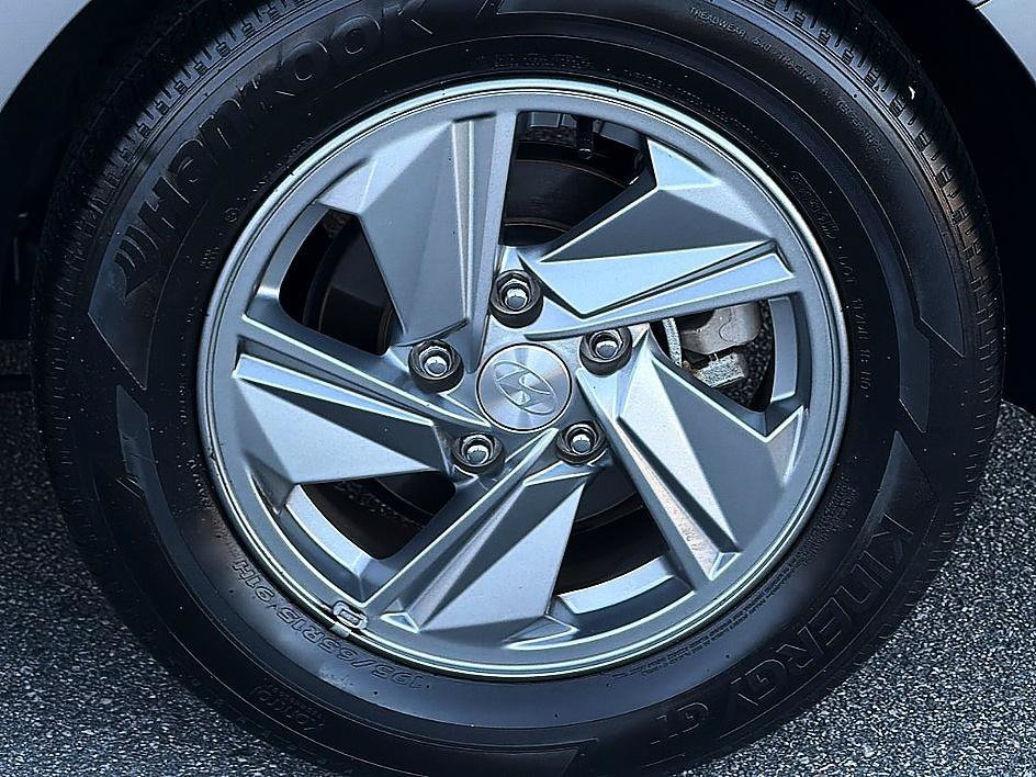 Certified Used 2024 Fluid Metal Hyundai SE image 6