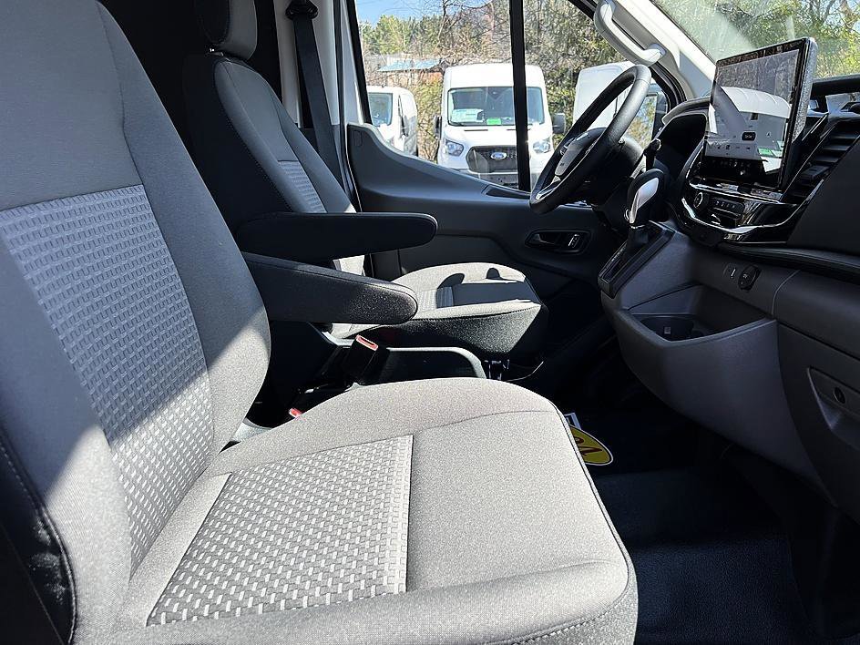 Used 2024 Oxford White Ford Base image 19