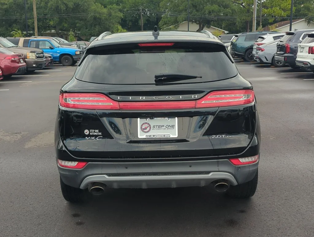 Used 2017 Black Lincoln Premiere image 6
