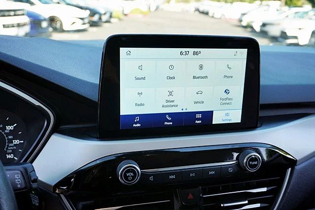Used 2022 White Ford SE image 24