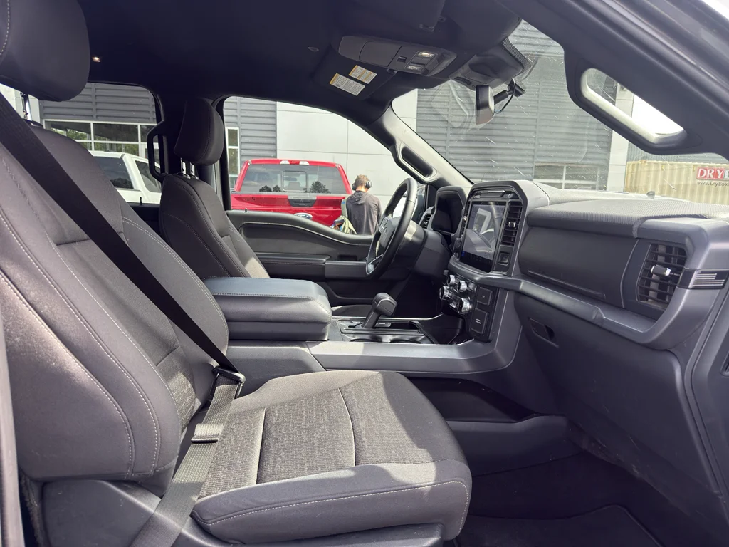 Used 2025 Gray Metallic Ford XLT image 6