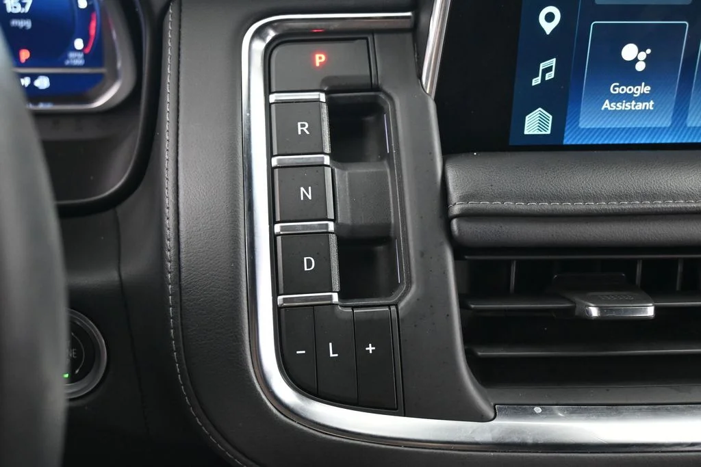 Used 2023 Iridescent Pearl Tricoat Chevrolet LT image 28