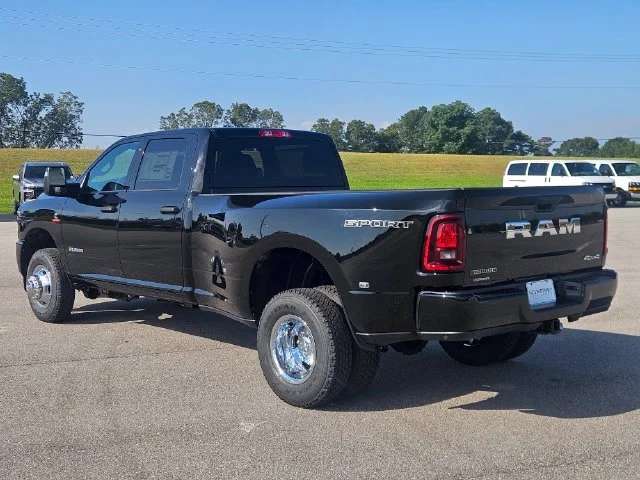 New 2027 Diamond Black Crystal Pearl-Coat Exterior Paint RAM Big Horn image 3