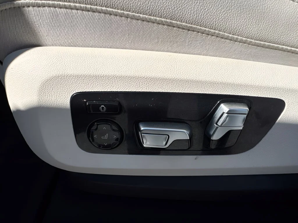 Used 2020 Blue BMW sDrive40i image 10