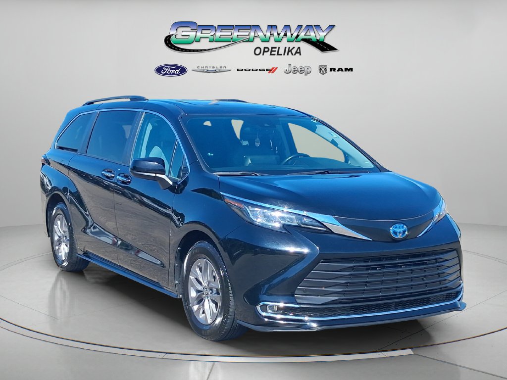2023 Toyota Sienna XLE
