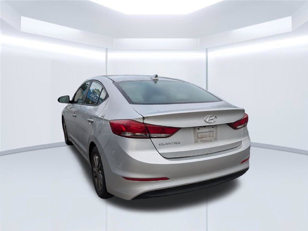 Used 2018 Silver Hyundai SEL image 2