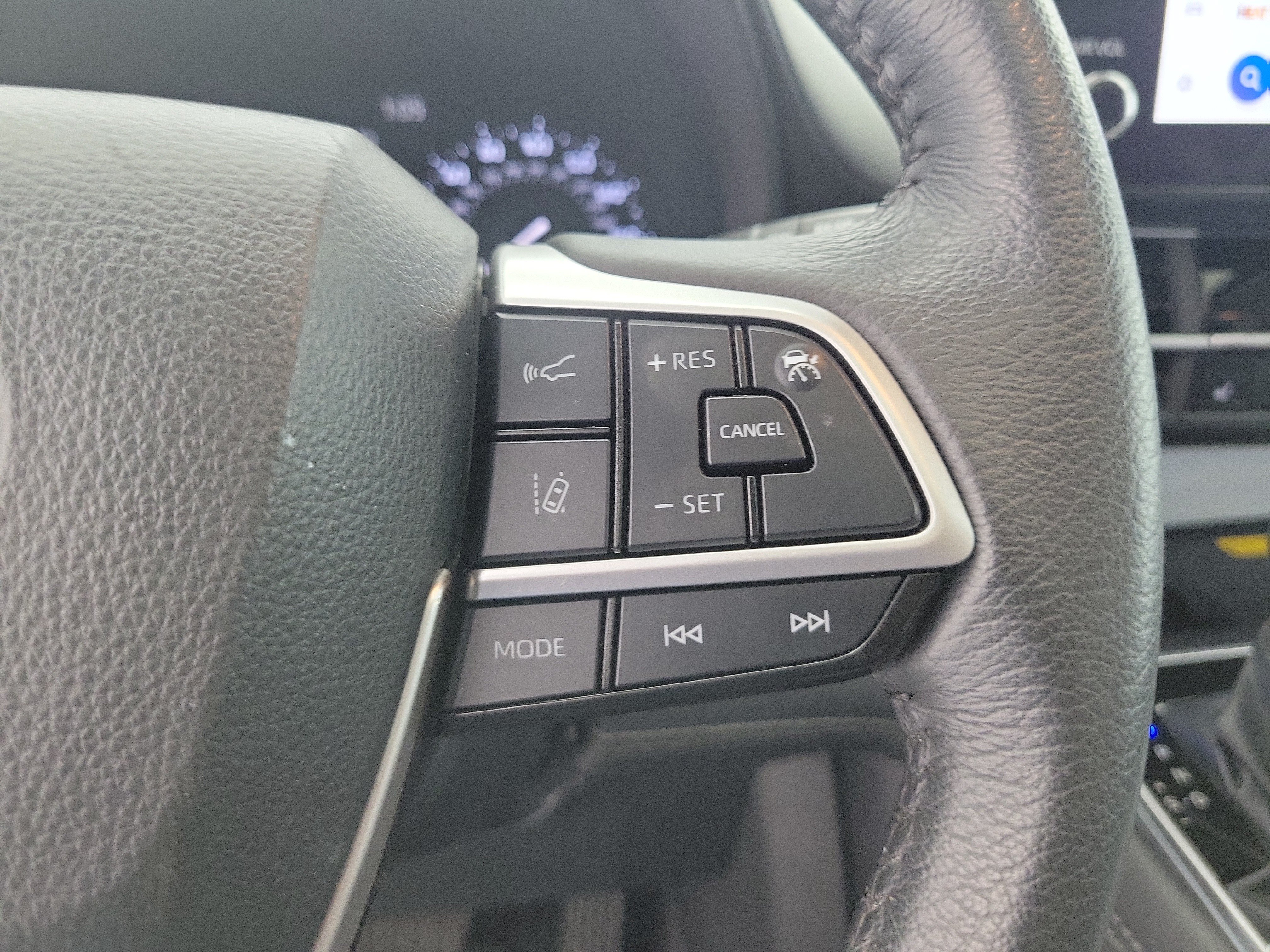 Used 2025 Wind Chill Pearl Toyota XLE image 26