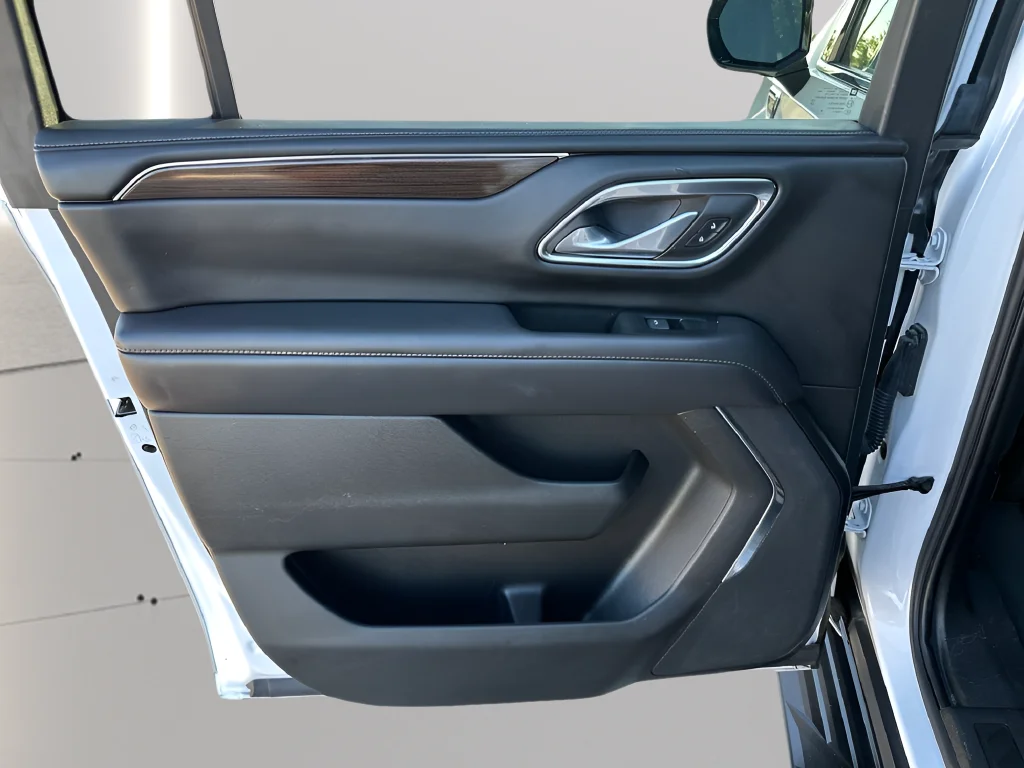 Used 2023 White GMC SLE image 33
