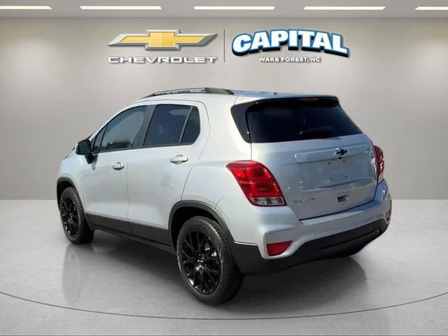 Used 2022 Silver Ice Metallic Chevrolet LT image 3