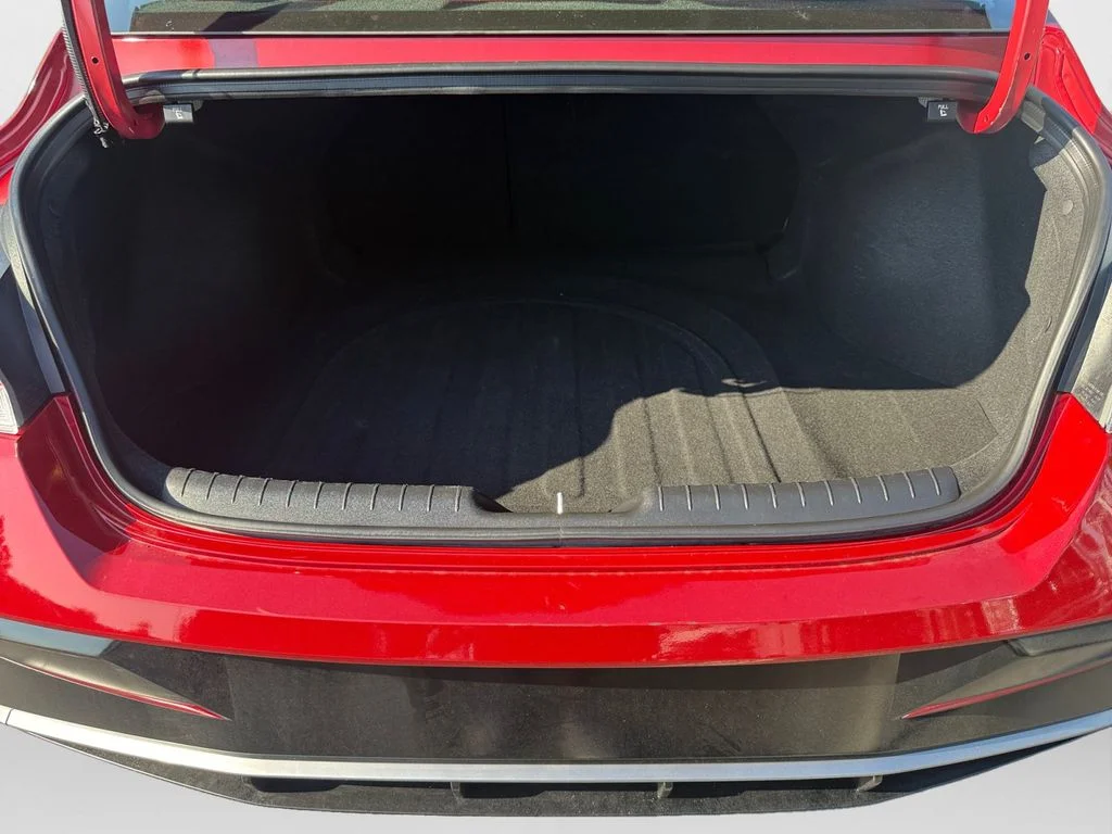 Used 2025 Red Hyundai SEL Convenience image 13