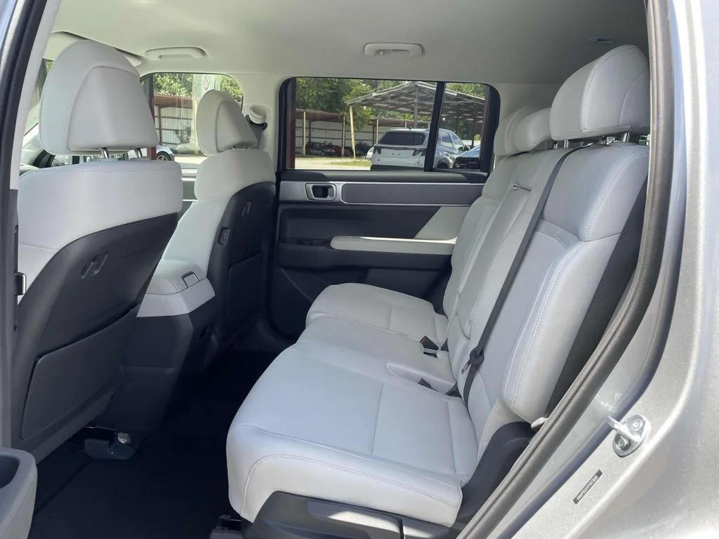 New 2026 Silver Hyundai SE image 13