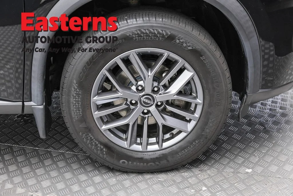 Used 2023 Black Nissan S image 31