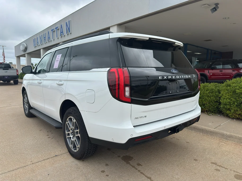 Used 2025 White Ford Active image 11