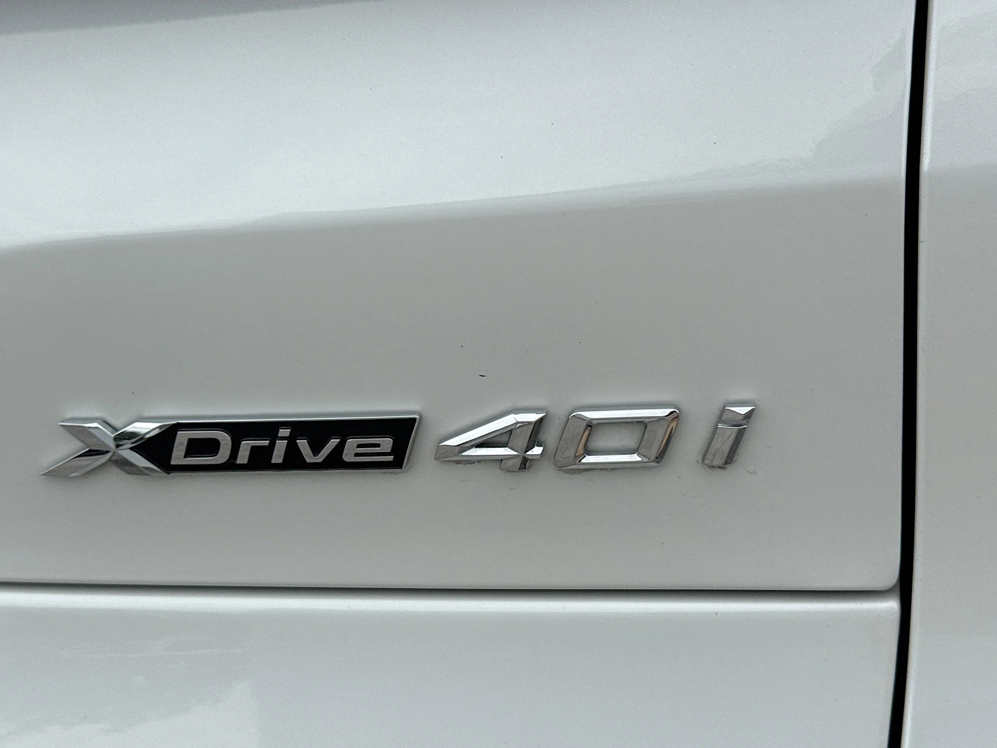 Used 2025 White Metallic BMW xDrive40i image 11