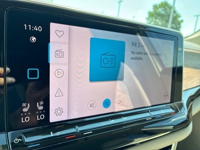 New 2026 Opal White Pearl Volkswagen SE w/Technology image 19