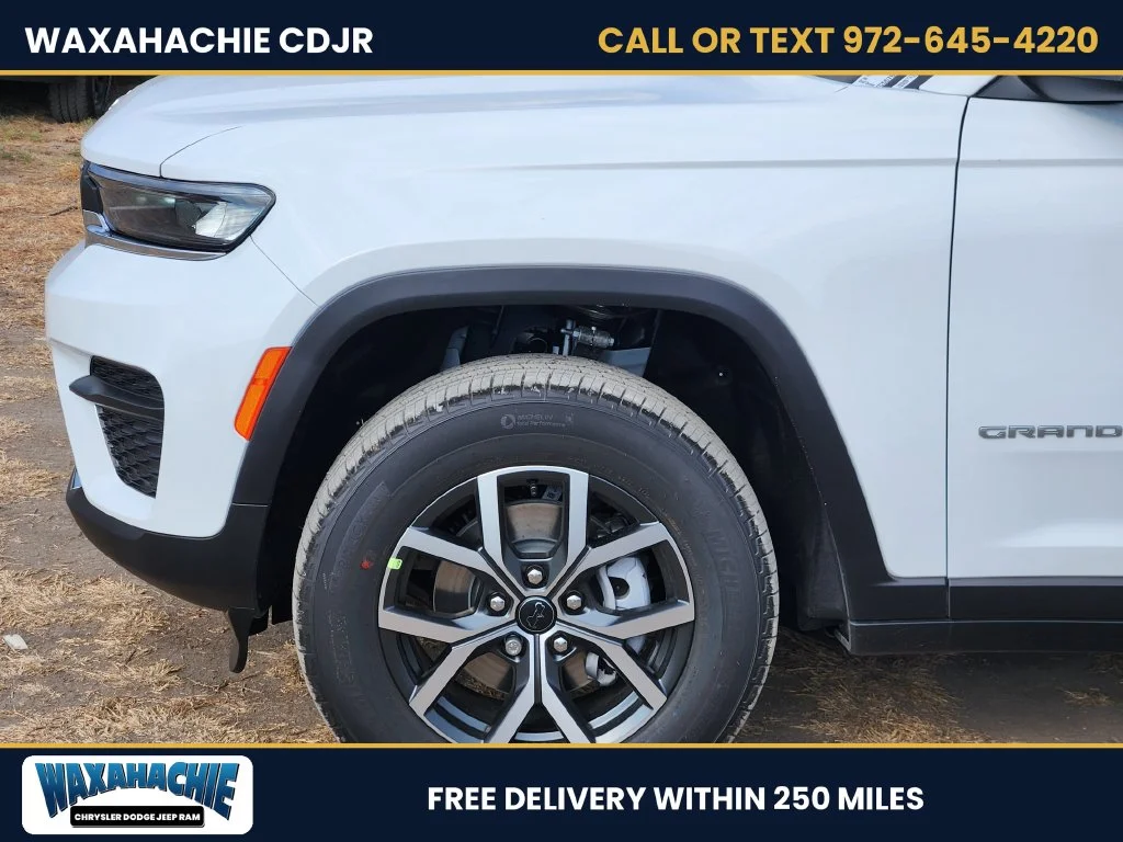 New 2027 Bright White Clear-Coat Paint Jeep Laredo image 7