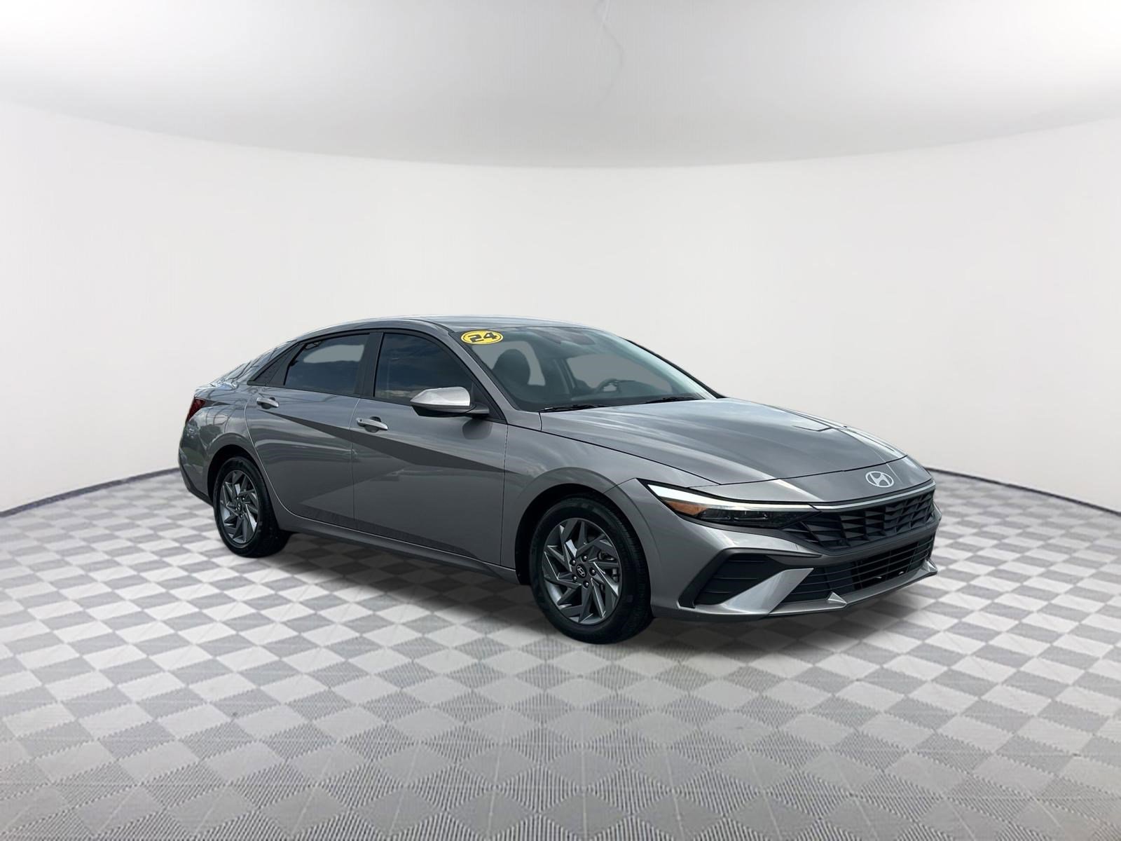 Used 2024 Fluid Metal Hyundai SEL image 3
