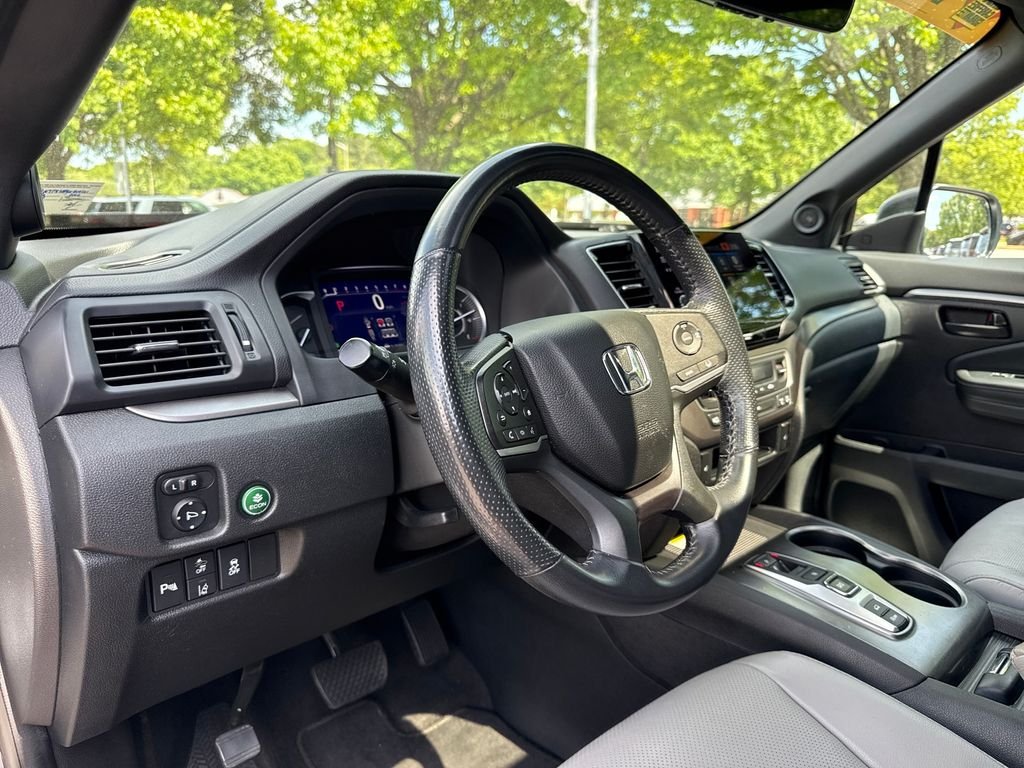 Used 2022 Silver Honda EX-L image 12