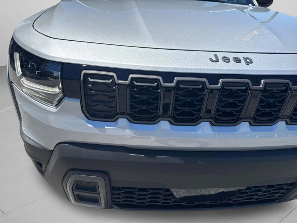 New 2026 Silver Zynith Clear-Coat Exterior Paint Jeep Limited image 46