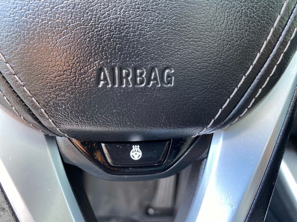 Used 2022 White BMW xDrive45e image 21