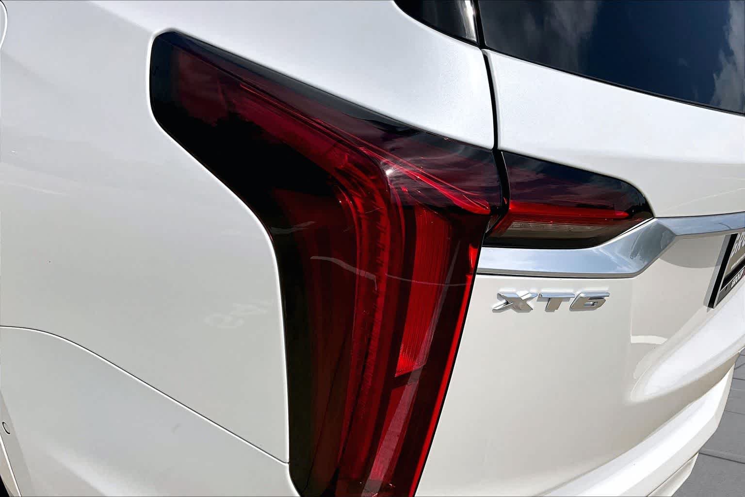 Used 2020 Crystal White Tricoat Cadillac FWD Premium Luxury image 25