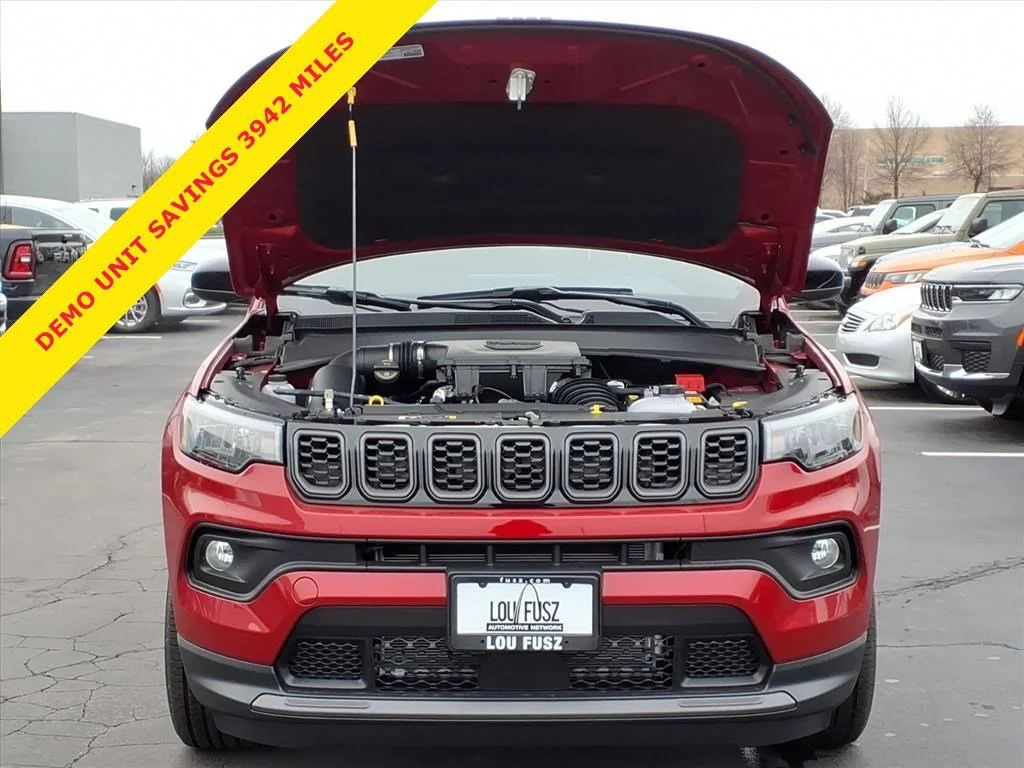 New 2026 Red Hot Pearl-Coat Exterior Paint Jeep Latitude image 21