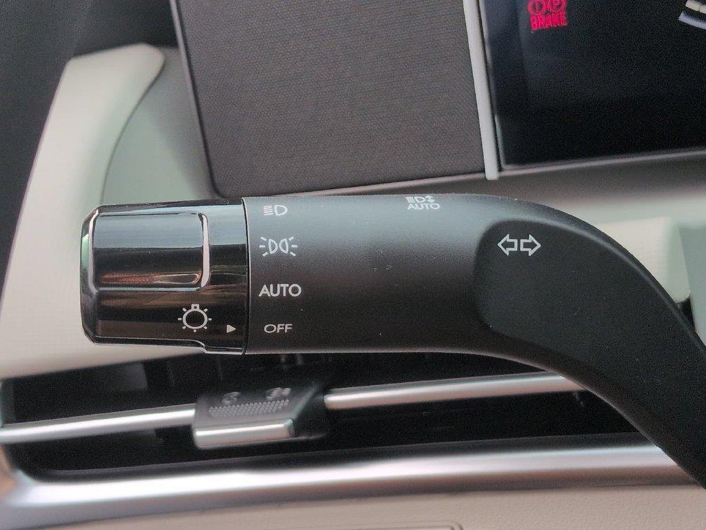 New 2026 White Hyundai SEL Plus FWD image 38