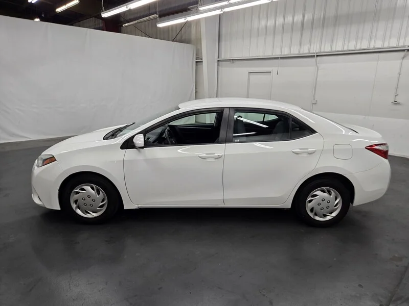 Used 2014 SUPER WHITE Toyota L image 2