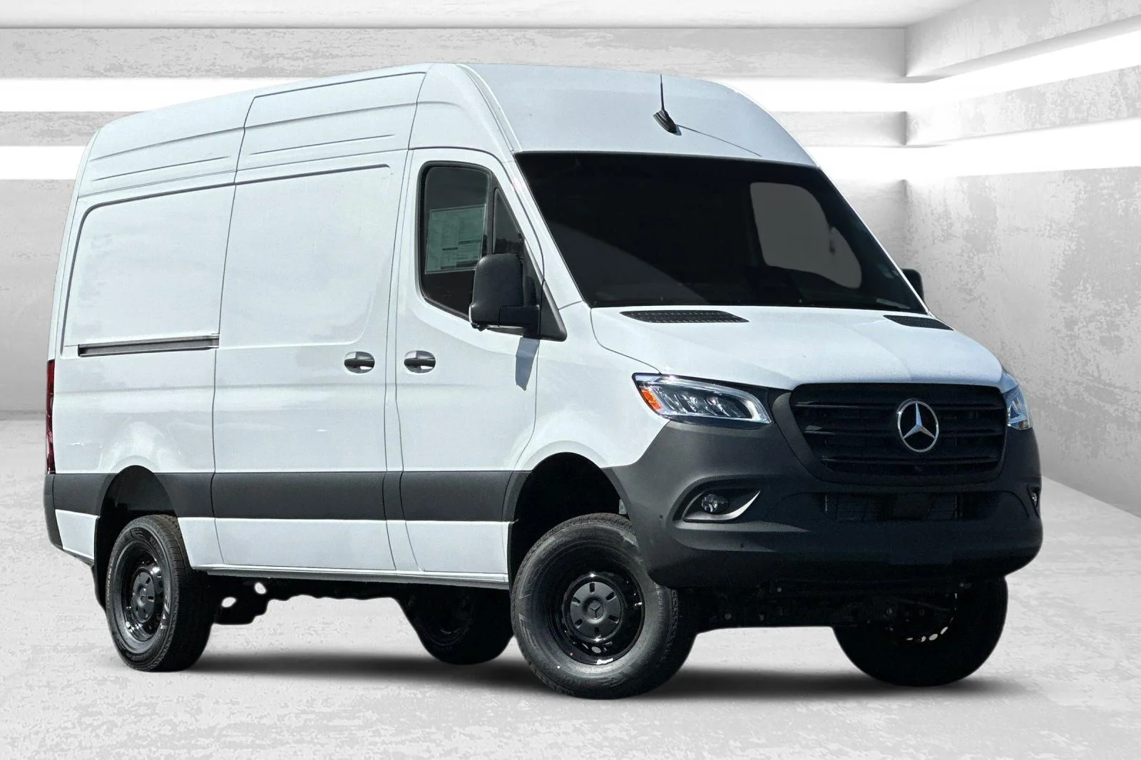 2025 Mercedes-Benz Sprinter 2500 144 WB HO Standard Roof 4x4's photo