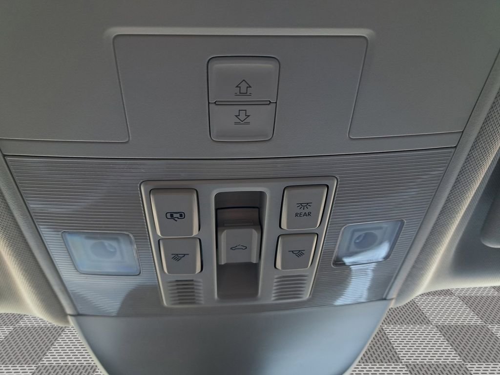 2025 Volkswagen Taos SEL - Photo 33