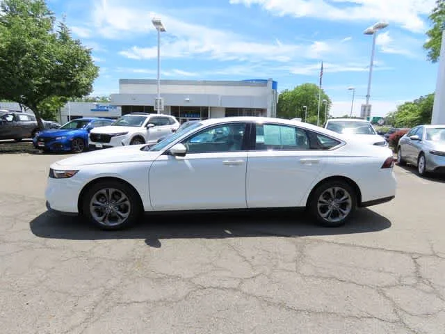 Certified Used 2023 Platinum White Pearl Honda  image 3