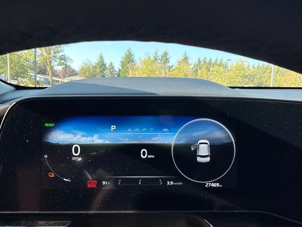 Used 2023 Fire Orange Kia Wind image 13