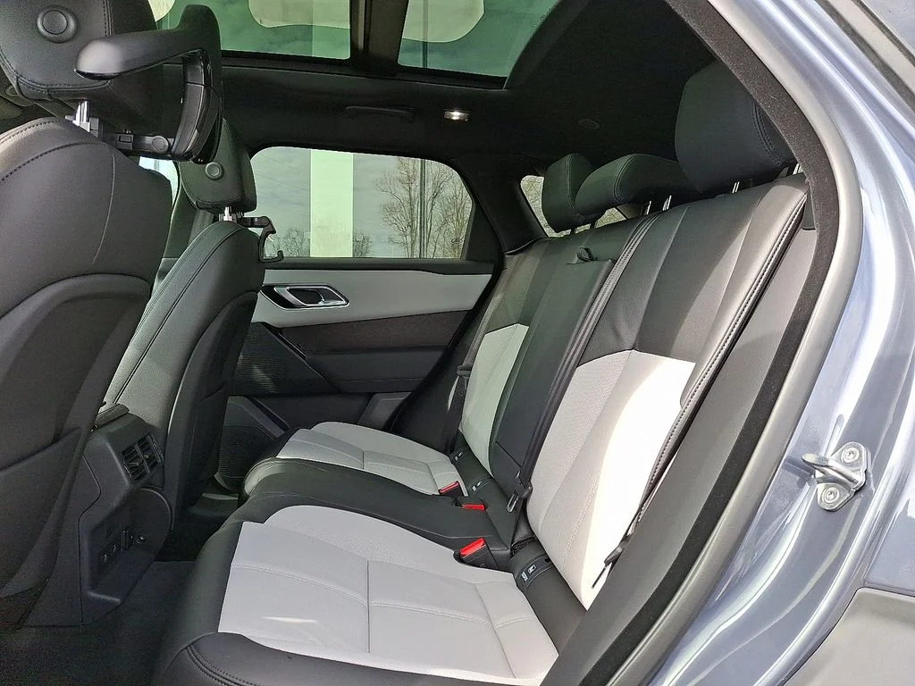 New 2026 Varesine Blue Land Rover Dynamic SE image 6