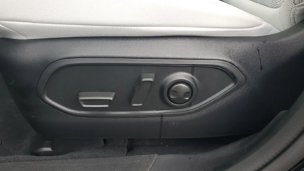 Used 2026 Black Jeep Overland image 27