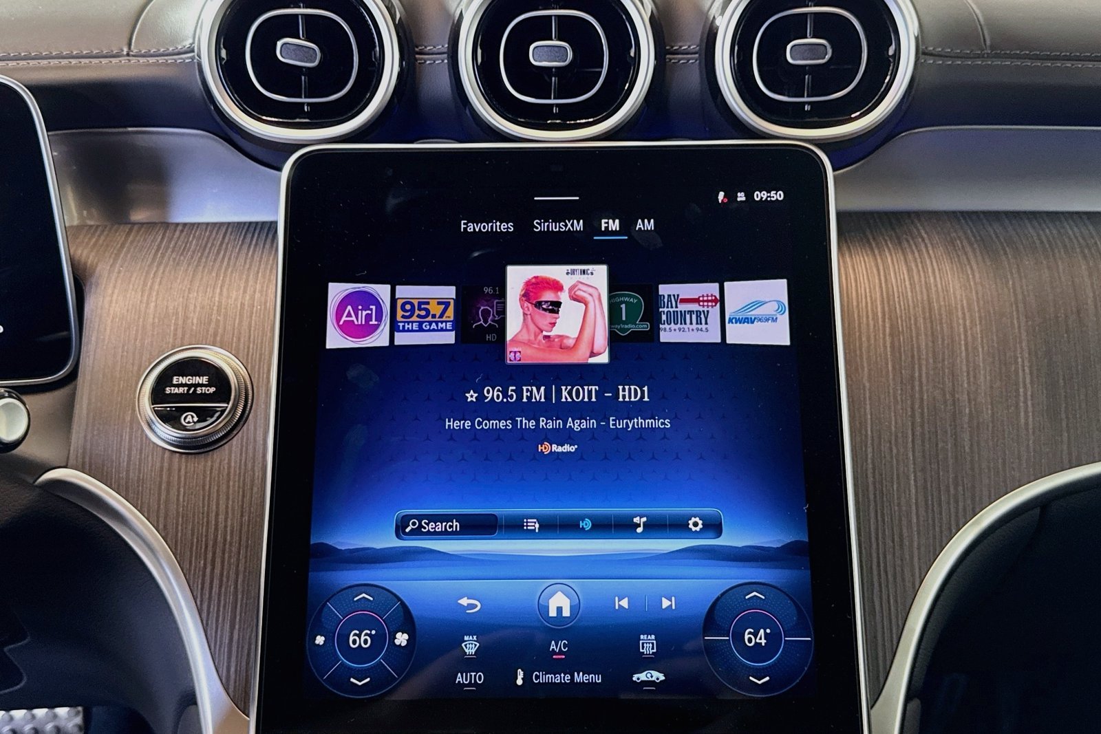 New 2026 Polar White Mercedes-Benz GLC 300 image 14