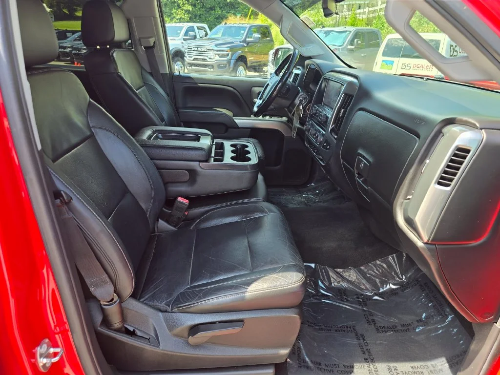 Used 2018 Red Chevrolet LT image 29