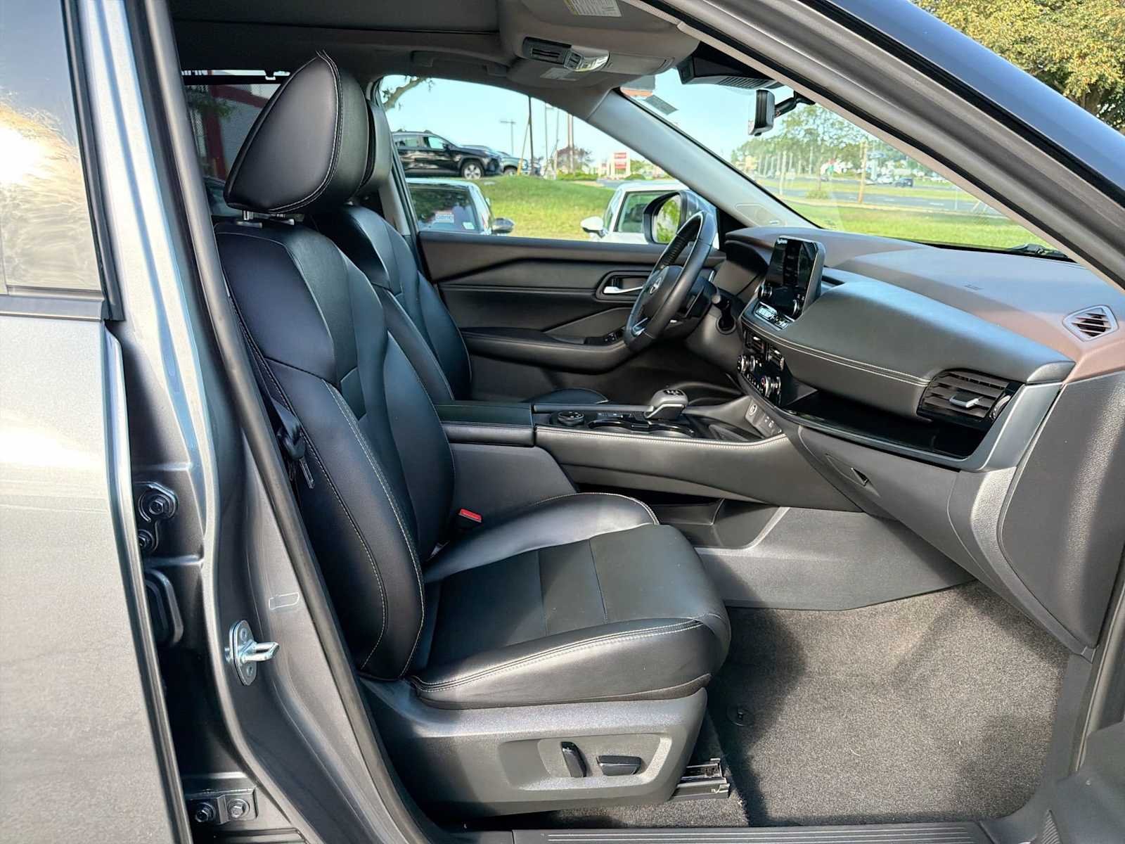 Used 2023 Gun Metallic Nissan SL image 15