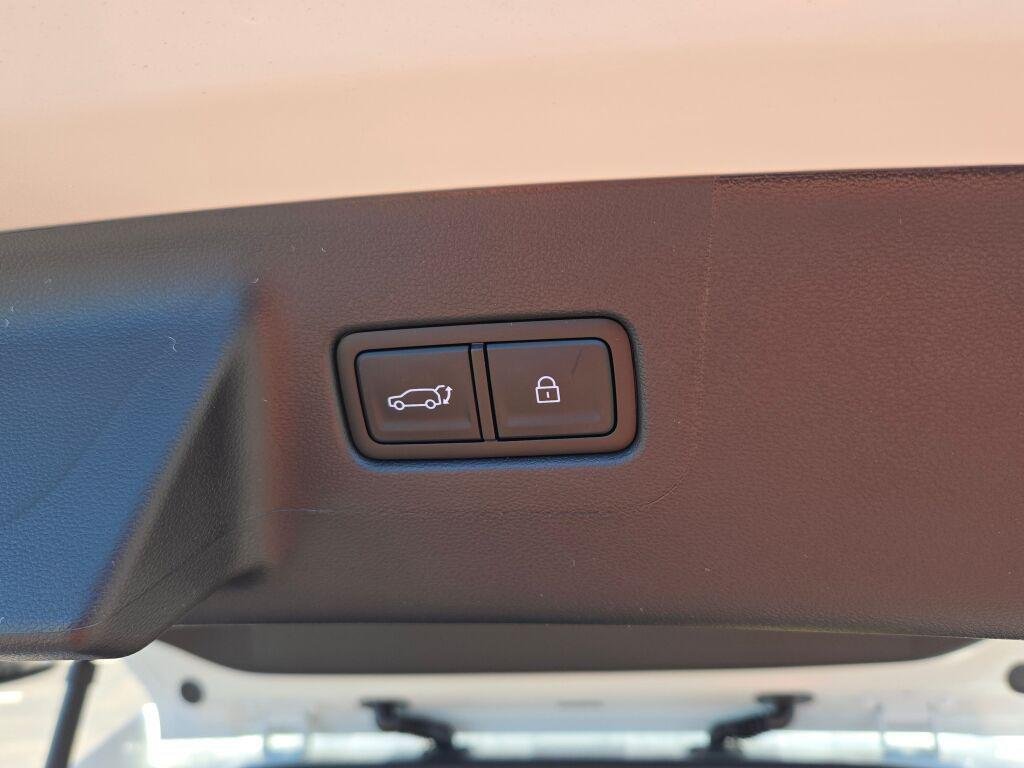 New 2026 White Hyundai SEL image 18