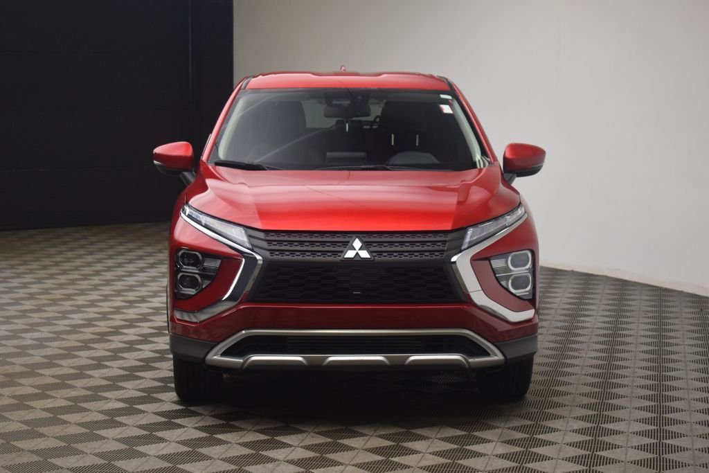 Used 2025 Red Mitsubishi SE image 18