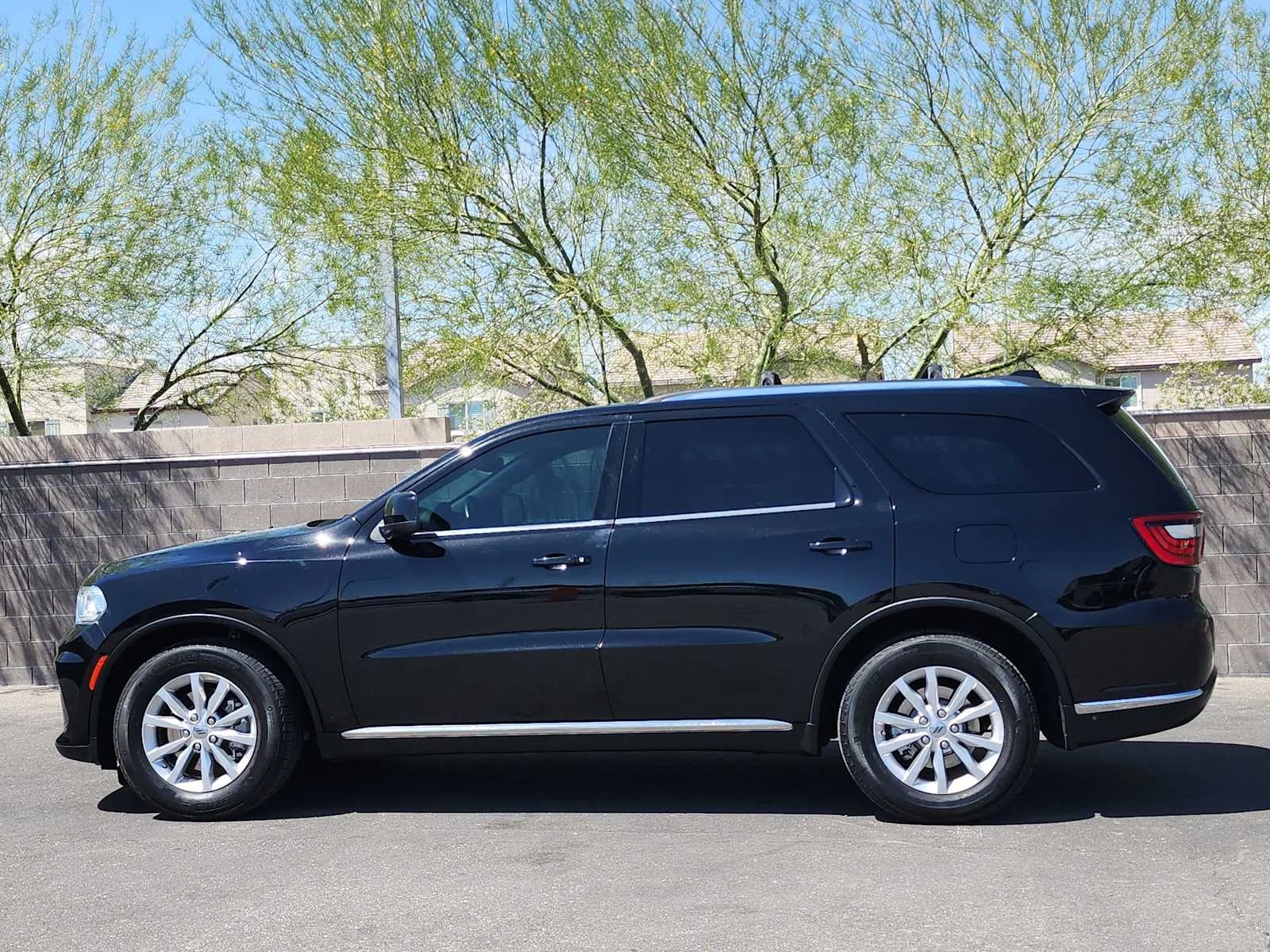 Used 2023 DB Black Clearcoat Dodge SXT Launch Edition image 5