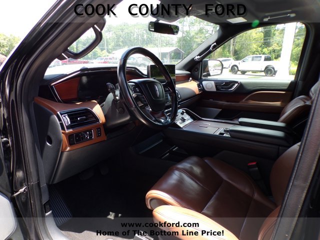 Used 2023 Infinite Black Metallic Lincoln Reserve image 2