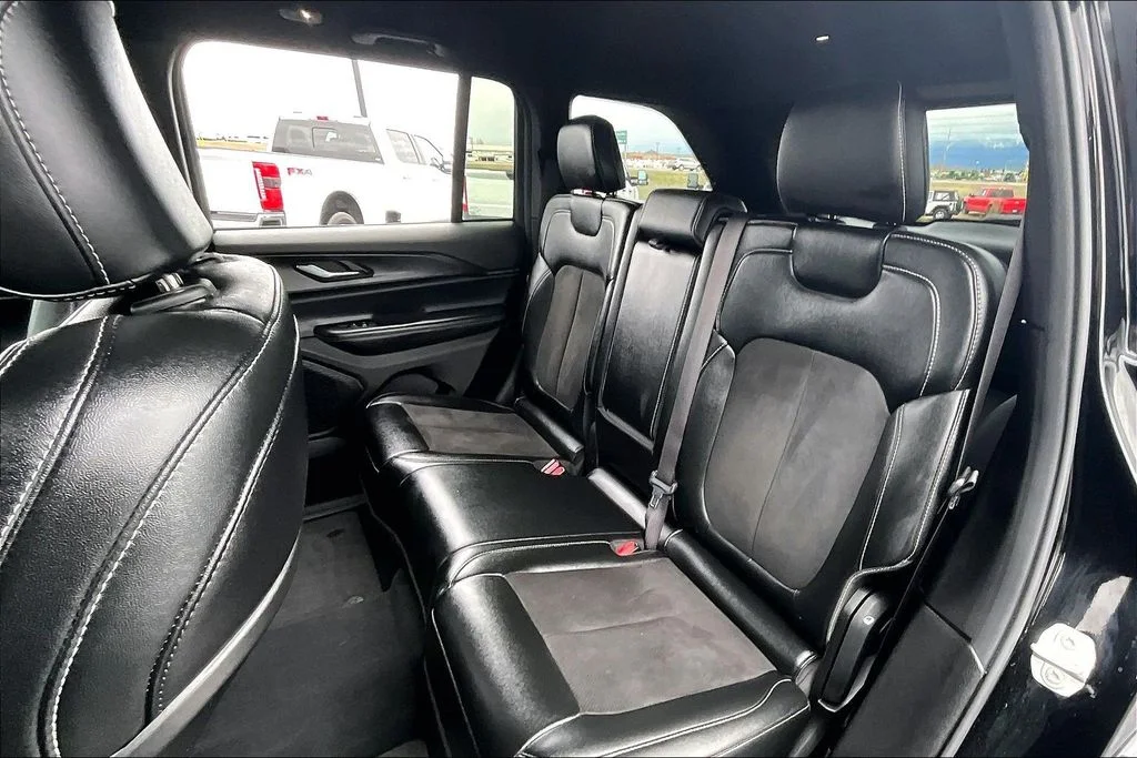 Used 2024 Black Jeep Altitude image 26